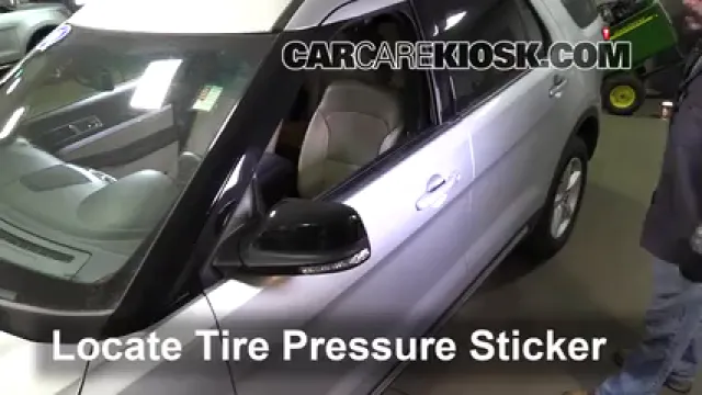 2017 Ford Explorer XLT 3.5L V6 Neumáticos y ruedas Controlar presión de neumáticos